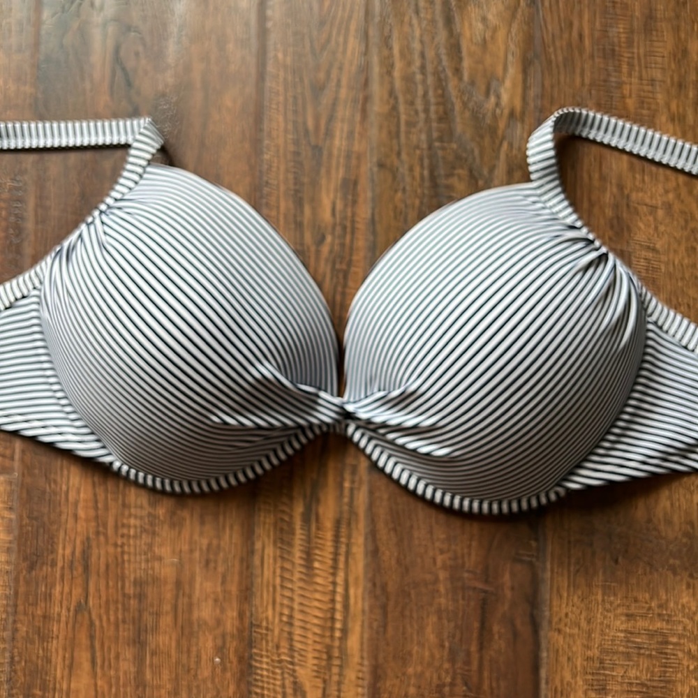 Xhilaration striped swimsuit top size D/DD (BOGO free)